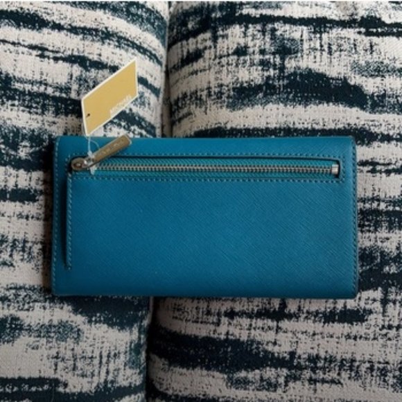 Jet Set Travel Large Trifold Wallet Leather - Picture 2 of 16